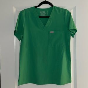 FIGS SCRUBS SET in safety green size small